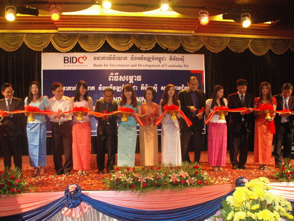 Ngân hàng Việt Nam mở rộng hoạt động tại Campuchia ảnh 2
