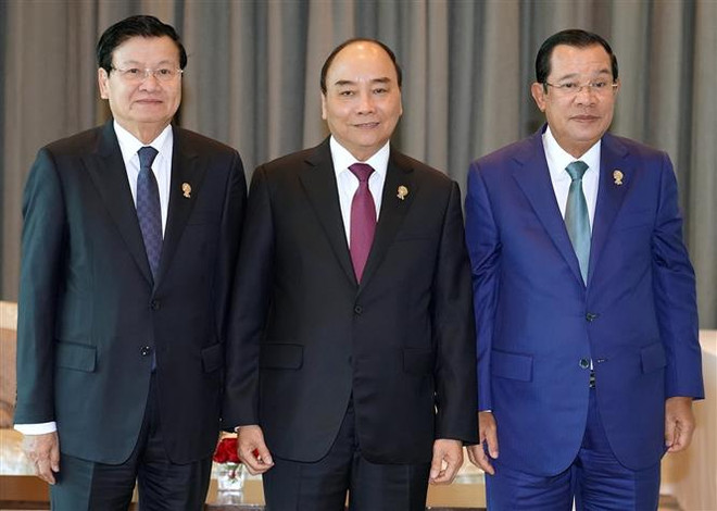 Thủ tướng Nguyễn Xuân Phúc tiếp xúc bên lề Hội nghị Cấp cao ASEAN 35 ảnh 1