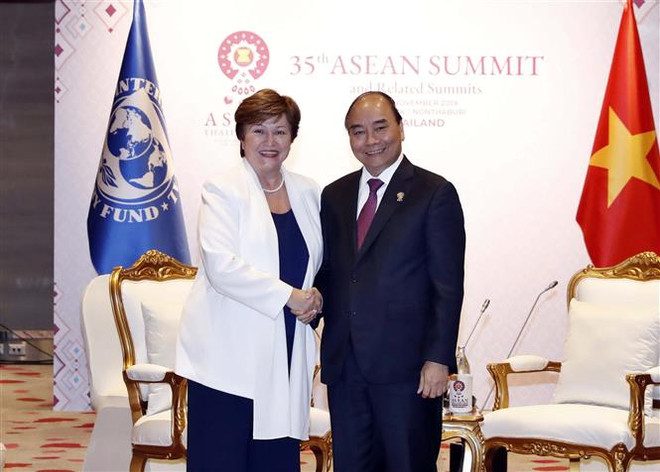 Thủ tướng Nguyễn Xuân Phúc tiếp xúc bên lề Hội nghị Cấp cao ASEAN 35 ảnh 3