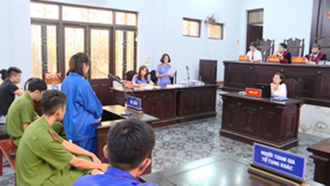 Vụ án 3 con gái đốt nhà mẹ: Tuyên phạt con gái út 22 năm 6 tháng tù ảnh 1