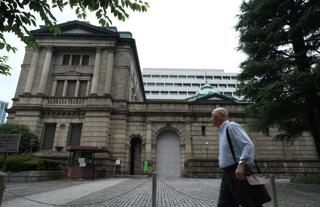 Trụ sở Ngân hàng trung ương Nhật Bản (BOJ) tại thủ đô Tokyo. (Ảnh: AFP/TTXVN) Biến thể Delta tác động như thế nào tới tăng trưởng toàn cầu? ảnh 3