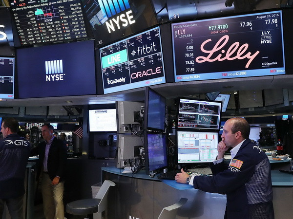 Đồn đoán Fed tăng lãi suất tiếp tục chi phối chứng khoán toàn cầu ảnh 1