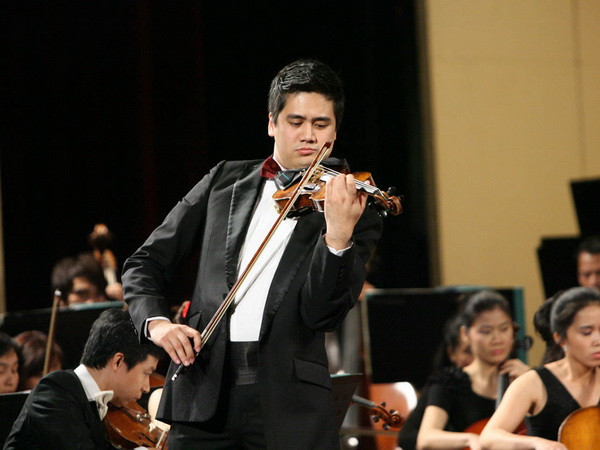 Nghệ sỹ violin Bùi Công Duy biểu diễn cùng tam tấu nổi tiếng thế giới ảnh 1