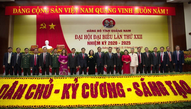 Bà Trương Thị Mai chụp ảnh cùng Ban chấp hành Đảng bộ tỉnh Quảng Nam. (Ảnh: Trần Tĩnh/TTXVN) Ông Phan Việt Cường tái đắc cử Bí thư Tỉnh ủy Quảng Nam ảnh 1