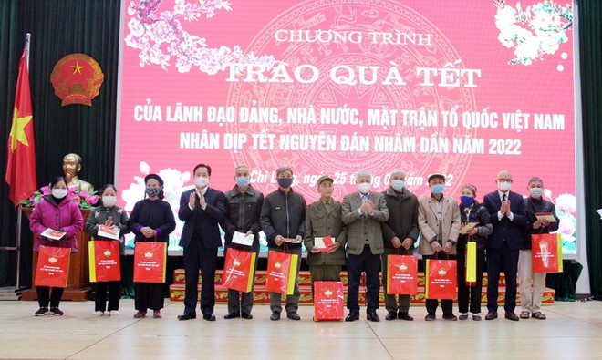 Chủ tịch Ủy ban Trung ương MTTQ Việt Nam thăm, tặng quà Tết ở Lạng Sơn ảnh 1