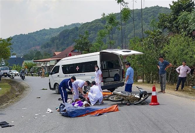 Ôtô va chạm xe máy trên Quốc lộ 279, hai người thương vong ảnh 1