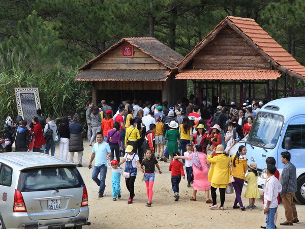 Giá tăng gấp đôi ba lần, Đà Lạt vẫn “cháy” phòng nghỉ dịp lễ 30/4 ảnh 1