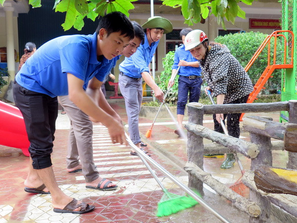 Y tế Hà Tĩnh huy động 100% lực lượng xử lý môi trường sau lũ ảnh 1