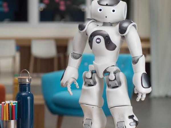 Nhật Bản thử nghiệm đầu tiên robot hỗ trợ người dân ở tòa thị chính ảnh 1