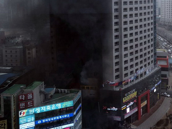 Hàn Quốc: Cháy lớn tại khách sạn 21 tầng, hàng chục người nhập viện ảnh 1