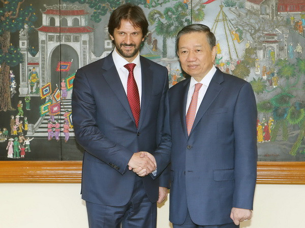 Tăng cường hợp tác giữa Bộ Công an Việt Nam và Bộ Nội vụ Slovakia ảnh 1