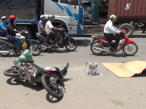 Bình Dương: Tai nạn giao thông liên hoàn khiến 3 người thương vong ảnh 1