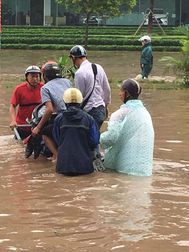 Đắt khách dịch vụ xe cải tiến "giải cứu" xe máy quanh tòa nhà Keangnam ảnh 2