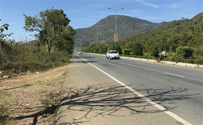 Lập biên bản vụ tự ý đấu nối trái phép với cao tốc Liên Khương-Prenn ảnh 3