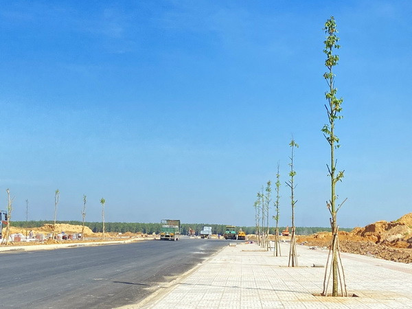 Một tuyến đường đã hoàn thành tại Khu tái định cư Lộc An-Bình Sơn. (Ảnh: Công Phong/TTXVN) Đồng Nai điều chỉnh mở rộng đường khu tái định cư sân bay Long Thành ảnh 1