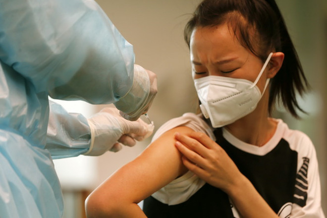 Tiêm chủng vaccine ngừa COVID-19 tại Phnom Penh, Campuchia. (Ảnh: THX/TTXVN) Campuchia triển khai chiến dịch tiêm chủng tại một số tỉnh ảnh 1