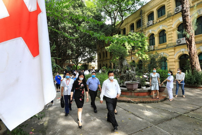 Thứ trưởng Bộ GD-ĐT kiểm tra công tác chuẩn bị kỳ thi THPT của Hà Nội ảnh 2