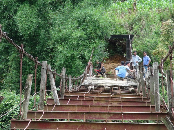 Thủ tướng yêu cầu ngừng khai thác các cầu treo xuống cấp ảnh 1