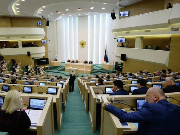 Thượng viện Nga nhất trí sử dụng lực lượng quân sự tại Ukraine ảnh 1