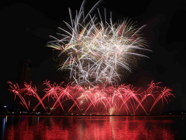 Lượng khách du lịch đến Đà Nẵng dịp lễ 30/4 và 1/5 tăng mạnh ảnh 1