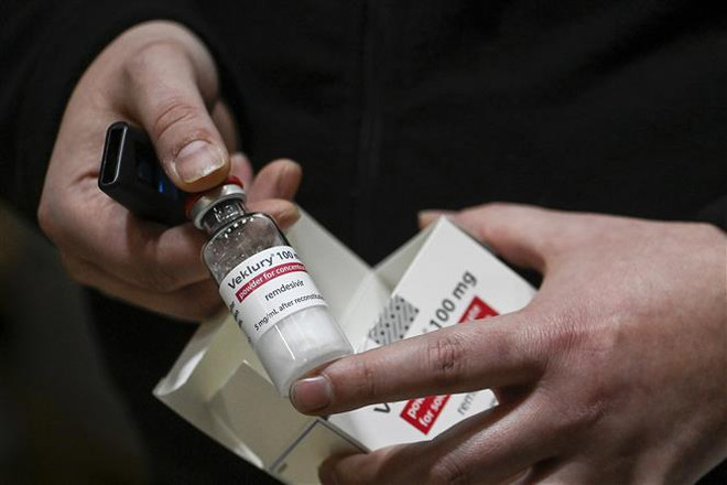 Remdesivir - loại thuốc kháng virus dùng để điều trị COVID-19. (Ảnh: AFP/TTXVN) 3 loại thuốc kháng virus có hiệu quả với biến thể phụ BA.5 của Omicron ảnh 1