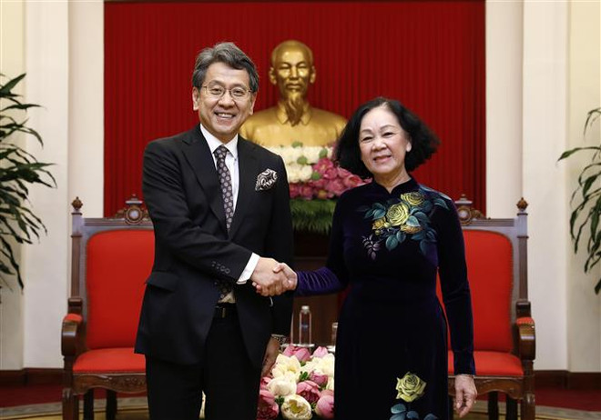 Trưởng Ban tổ chức Trung ương Trương Thị Mai tiếp Chủ tịch Hội đồng quản trị Ngân hàng Hợp tác Quốc tế Nhật Bản (JBIC) Maeda Tadashi. (Ảnh: An Đăng/TTXVN) Tăng cường quan hệ đối tác chiến lược sâu rộng Việt Nam-Nhật Bản ảnh 1