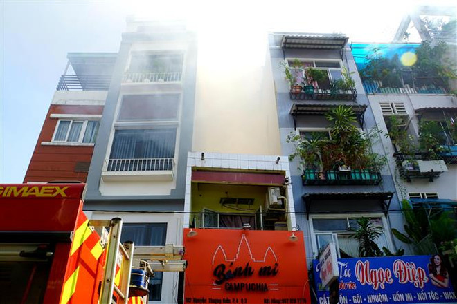 ​TP.HCM: Hỏa hoạn tại căn nhà trong hẻm, cháy lan sang 4 căn liền kề ảnh 2