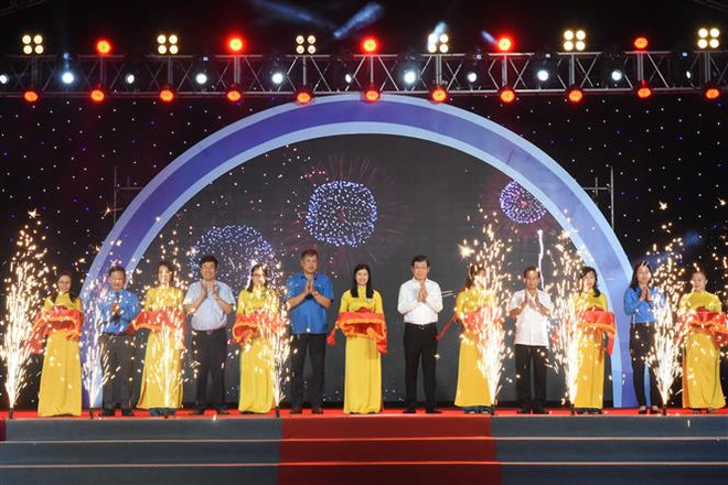 Tưng bừng khai mạc Chợ Tết công đoàn năm 2023 cho người lao động ảnh 1