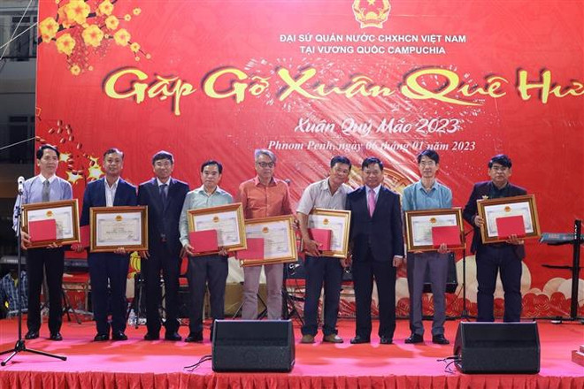 Gặp gỡ cộng đồng và doanh nghiệp Việt Nam tại Campuchia dịp cuối năm ảnh 2