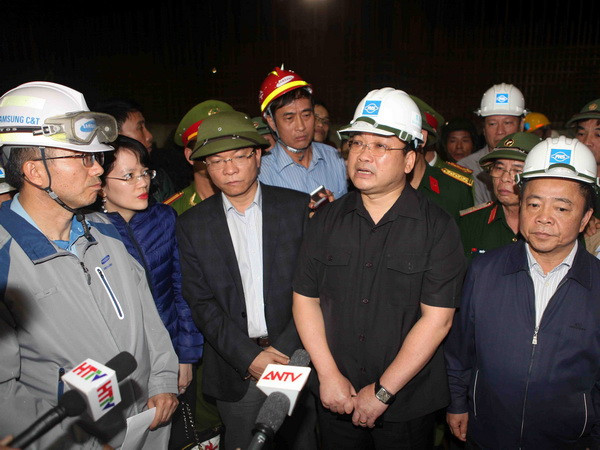 Phó Thủ tướng Hoàng Trung Hải kiểm tra công tác cứu hộ tại Hà Tĩnh ảnh 1