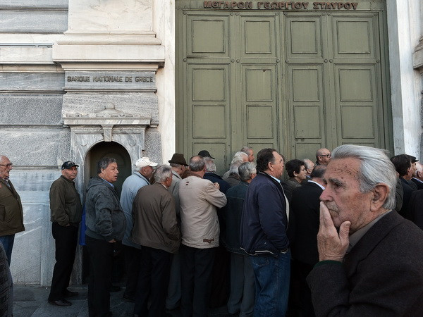 Hệ thống ngân hàng Hy Lạp sẽ sụp đổ nếu không có gói cứu trợ thứ 3 ảnh 1