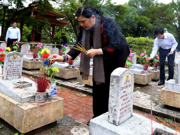 Tri ân các Anh hùng liệt sỹ và các gia đình chính sách tỉnh Quảng Trị ảnh 2