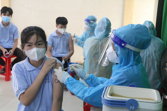 Trà Vinh: Tiêm vaccine phòng COVID-19 cho học sinh lớp 6-8 ảnh 1