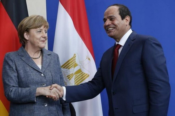 Thủ tướng Đức Angela Merkel và Tổng thống Ai Cập Abdel-Fattah El-Sisi trong cuộc gặp ở Berlin tháng 6/2015. (Nguồn: Reuters) Ai Cập và Đức thúc đẩy hợp tác về kinh tế và chống khủng bố ảnh 1