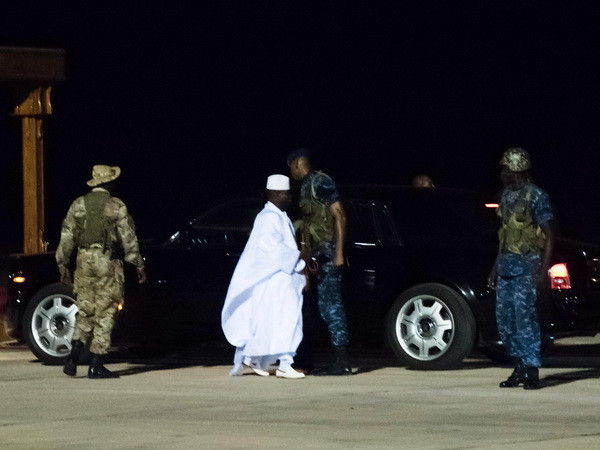 Tổng thống mãn nhiệm Gambia rời đất nước sau khủng hoảng chính trị ảnh 1