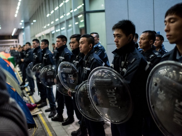 Hàng nghìn cảnh sát Hong Kong sẽ giải tán biểu tình ở Mong Kok ảnh 1