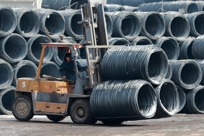 Sản xuất thép tại một nhà máy ở tỉnh Liêu Ninh thuộc Trung Quốc. (Ảnh: AFP/TTXVN) Thuế đánh vào nhôm, thép nhập khẩu gây cản trở doanh nghiệp Mỹ ảnh 1