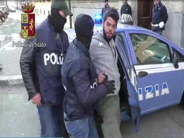 Cảnh sát Italy bắt giữ đối tượng âm mưu tấn công bằng xe tải ảnh 1