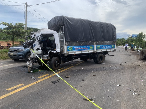 Tai nạn liên hoàn trên đường Hồ Chí Minh, ba người bị thương nặng ảnh 1