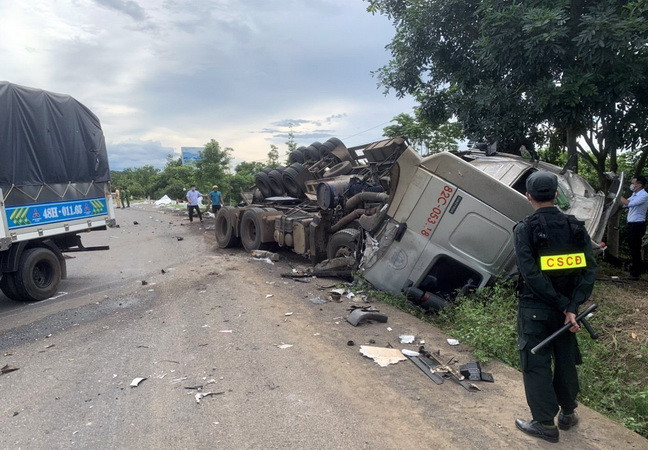 Tai nạn liên hoàn trên đường Hồ Chí Minh, ba người bị thương nặng ảnh 3