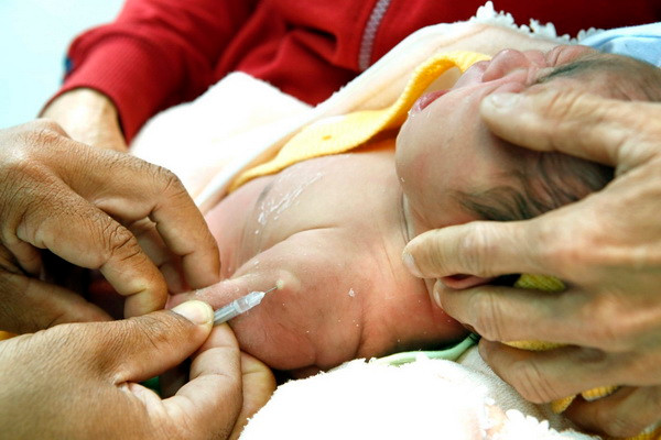 Một bé gái tử vong khi chưa đủ tháng tuổi tiêm phòng bệnh ho gà ảnh 1