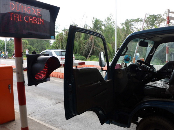 Trạm thu phí BOT Sóc Trăng tiếp tục náo loạn, ùn tắc kéo dài ảnh 1