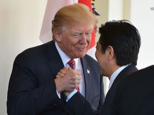 Lãnh đạo của Nhật Bản và Mỹ bàn về việc cô lập Triều Tiên ảnh 1