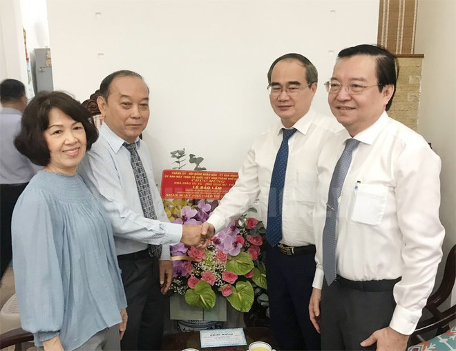 Lãnh đạo Thành phố Hồ Chí Minh thăm các nhà giáo tiêu biểu ảnh 1