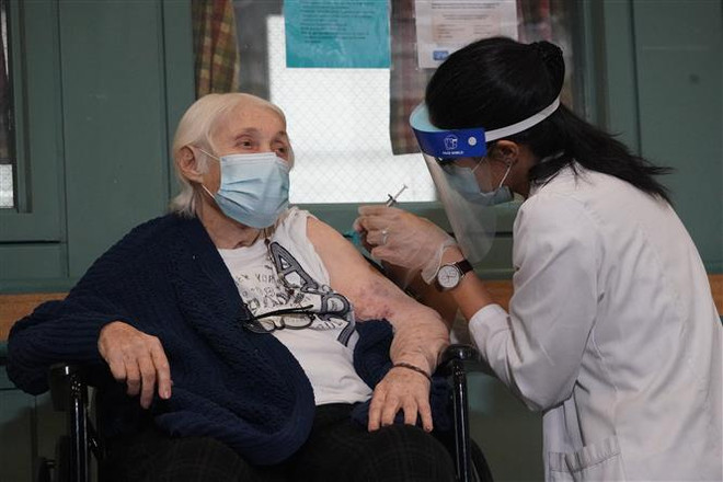 Vaccine vẫn đạt hiệu quả trong ngăn chặn biến chứng nặng ảnh 1