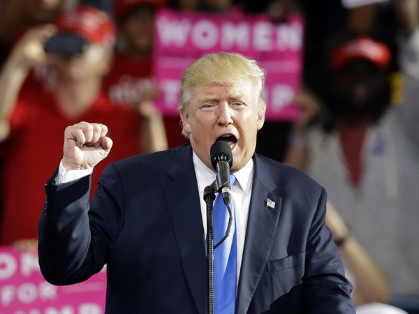 Ông Donald Trump tại Raleigh ngày 7/11 vừa qua. (Ảnh: AP/TTXVN) Chính phủ mới của Mỹ cần 1 tỷ USD để chống chủ nghĩa cực đoan ảnh 1