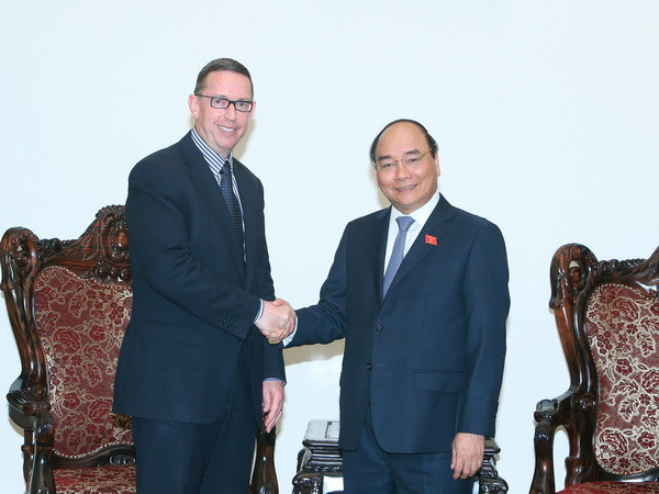 Thủ tướng Nguyễn Xuân Phúc tiếp giáo sư Neil Clayton Quigley, Hiệu trưởng Trường Đại học Waikato, New Zealand. (Ảnh: Thống Nhất/TTXVN) Thủ tướng tiếp Hiệu trưởng Đại học Waikato của New Zealand ảnh 1