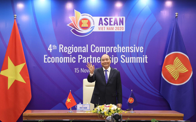 Thủ tướng Nguyễn Xuân Phúc, Chủ tịch ASEAN 2020, chủ trì Hội nghị Cấp cao Hiệp định Đối tác Kinh tế Toàn diện Khu vực (RCEP) lần thứ 4 theo hình thức trực tuyến. (Ảnh: Thống Nhất/TTXVN) Khẳng định vai trò đi đầu của ASEAN ủng hộ thương mại đa phương ảnh 1