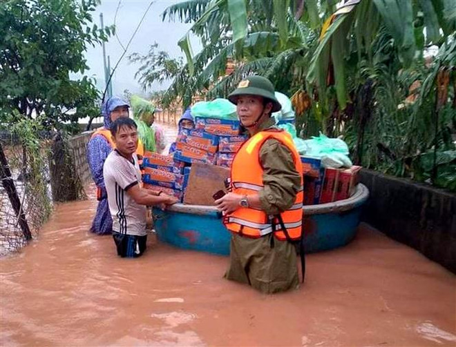 Tiếc thương Chủ tịch xã ở Quảng Bình vì dân quên mình trong mưa lũ ảnh 1