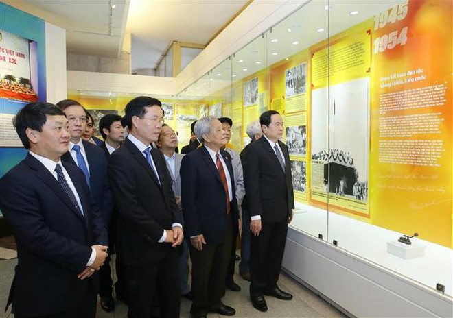 Khai mạc trưng bày ''90 năm - Ngọn cờ Đại đoàn kết toàn dân tộc'' ảnh 2